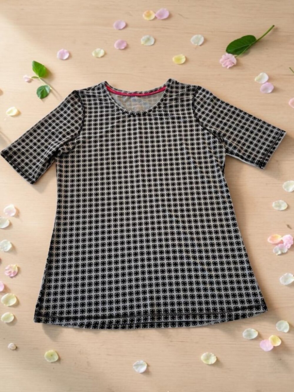 Lands' End Women's Top Size M 10-12 Geometric Short Sleeve Stretch